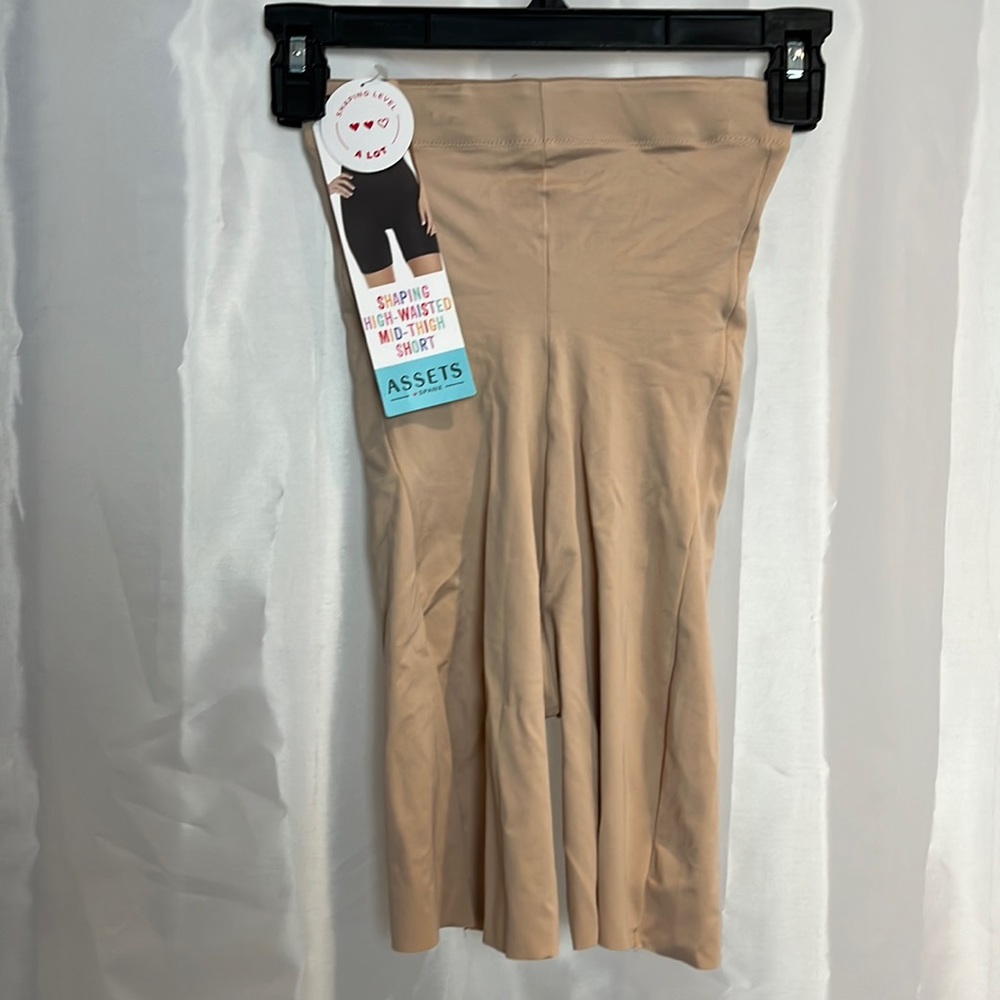 SPANX Assets shaping high-waisted mid-thigh short. 1811